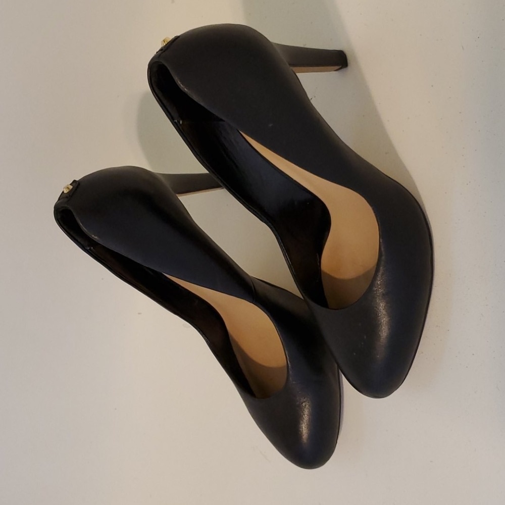 Aldo Almond Toe pumps Like New 8.5